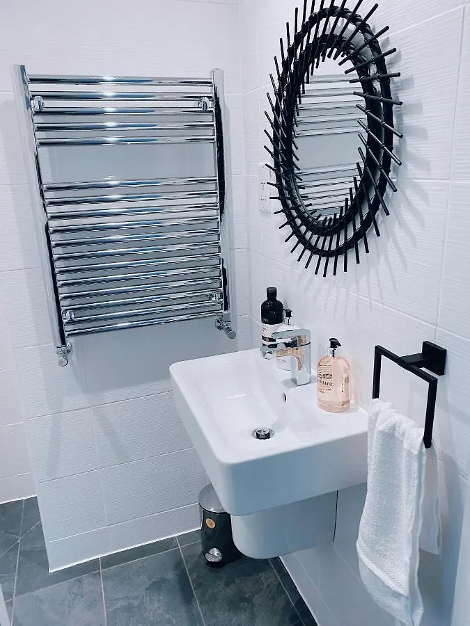 Two Bedroom Urban Retreat In The Heart Of Exeter Apartment